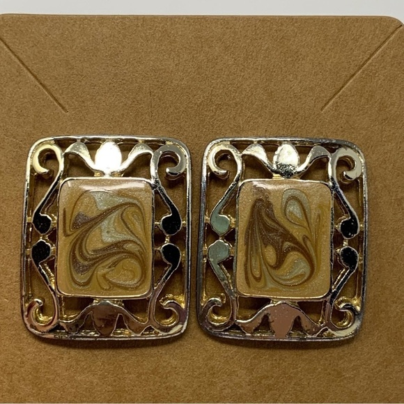 Vintage Gold Toned Square Stud Earrings with Yellow and Brown Swirl Design - Picture 2 of 7